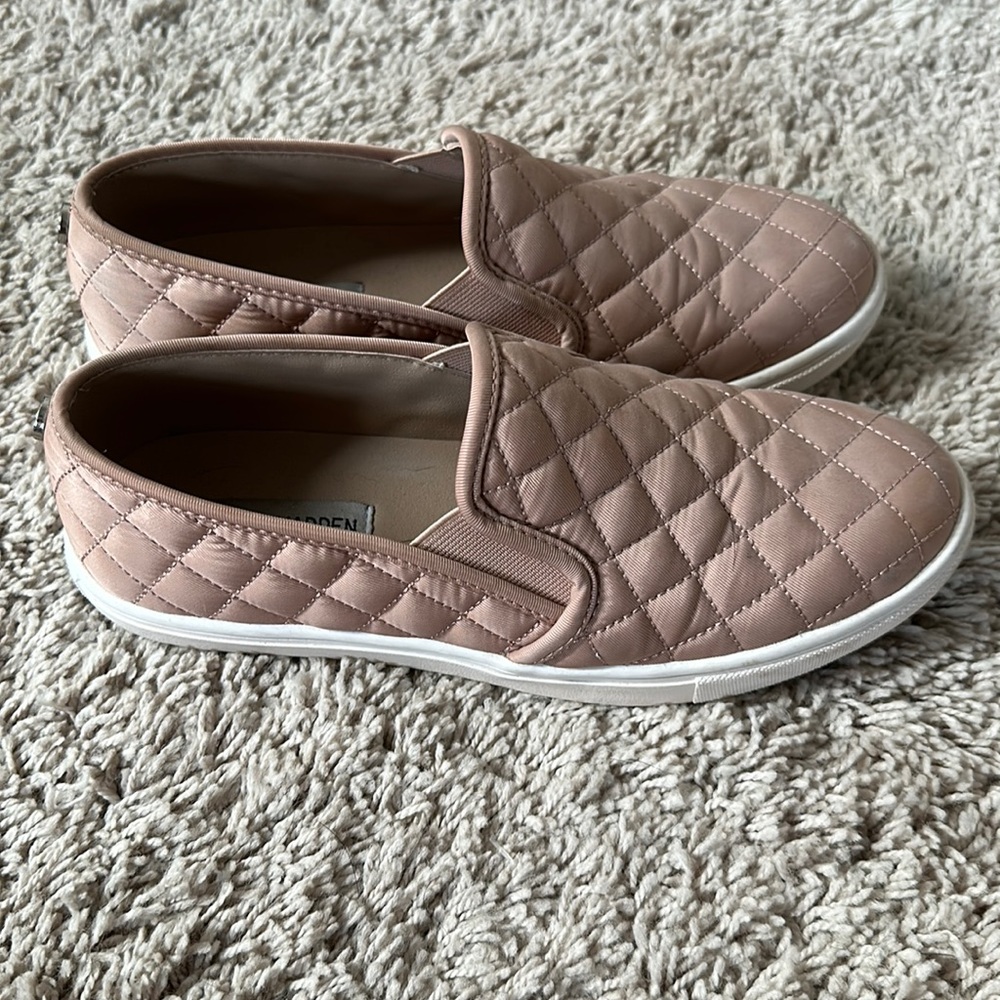 Steve Madden Ecentrcq blush slip on shoes - size 7.5